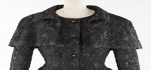 Cristòbal Balenciaga, Dress and capelet ensemble in quilted faconnè, detail, 1968 Palais Galliera